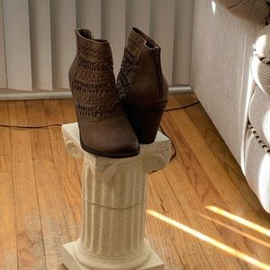 Fergie Willow sand ankle boots